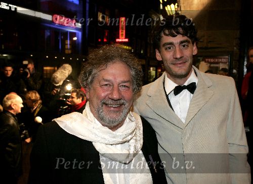 Amsterdam 13 december 2004
Premiere Floris in Tuschinski in Amsterdam.
Chiem v Houweninge sr en Chiem v Houweninge jr
Peter Smulders bv