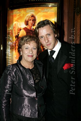 Amsterdam 13 december 2004
Premiere Floris in Tuschinski in Amsterdam.
Daan Schuurmans met moeder