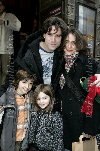 Amsterdam 4 december 2004
Premiere Erik of het klein insectenboek in Tuschinski.
Daniel Boissevain met vrouw en kinderen