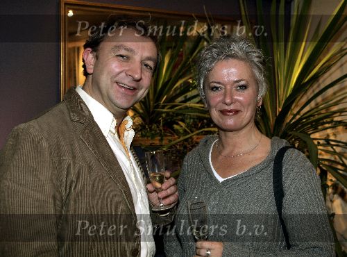 Amsterdam 16 december 2004
Onthuling beeld Albert Mol in nieuwe de la mar theater.
Doris Baaten en Jon v Eerd