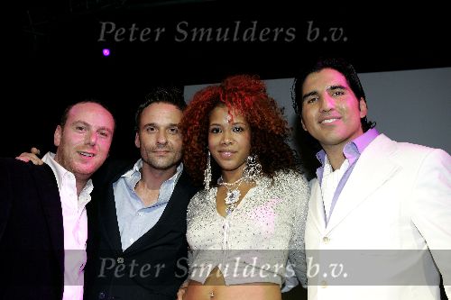 Amsterdam 12 december 2004
Kelis met Eric Kuster Jeroen de Rooij en Rodrigo Otazu op miljonairs fair.