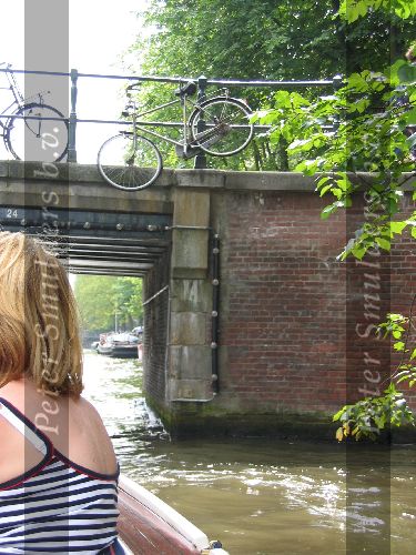 Vinkeveen 1 Augustus 2004
Toertocht met sloep van vinkeveen naar amsterdam
Fiets hangend aan brug.