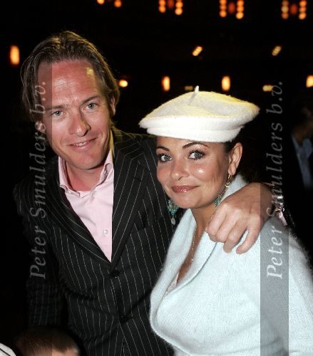 Amsterdam 4 december 2004
Premiere Erik of het klein insectenboek in Tuschinski.
Georgina Verbaan met petje en Jort Kelder