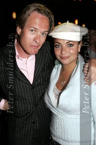 Amsterdam 4 december 2004
Premiere Erik of het klein insectenboek in Tuschinski.
Georgina Verbaan met petje en Jort Kelder