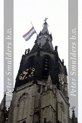 Delft 11 december 2004
Begrafenis Prins Bernhard in Delft.
vlag half stok grote kerk