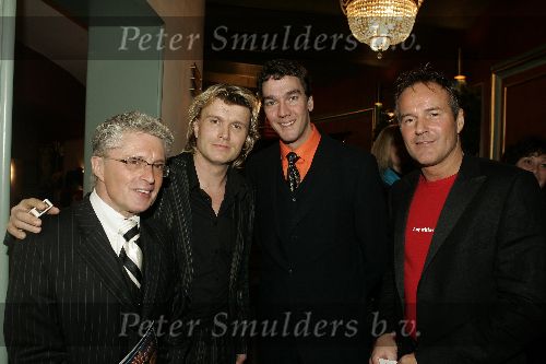 Amsterdam 21 december 2004
Premiere Kertciruc in Carre.
Hans Klok met vriend en Jacques d Ancona met vriend