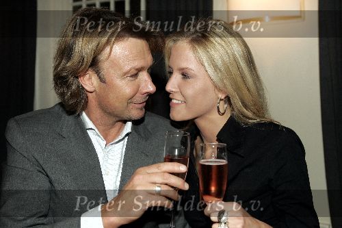 Vught 21 decmeber 2004
Hans Kraay jr en Sofie bij restaurant de Heer Kocken.