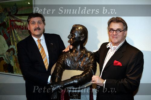 Amsterdam 16 december 2004
Onthuling beeld Albert Mol in nieuwe de la mar theater.
Jeroen Krabbe  en henk Krol