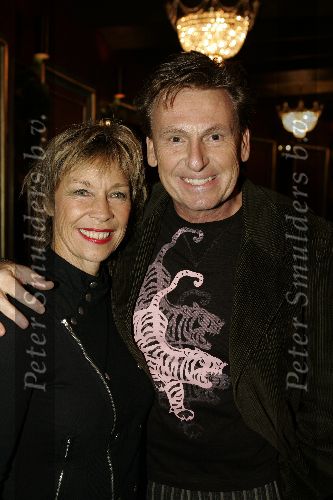 Amsterdam 21 december 2004
Premiere Kertciruc in Carre.
Henny Huisman met vrouw
