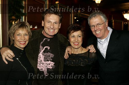 Amsterdam 21 december 2004
Premiere Kertciruc in Carre.
Henny Huisman met vrouw en schoondochter