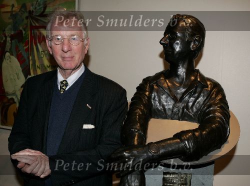 Amsterdam 16 december 2004
Onthuling beeld Albert Mol in nieuwe de la mar theater.
Herman Emmink