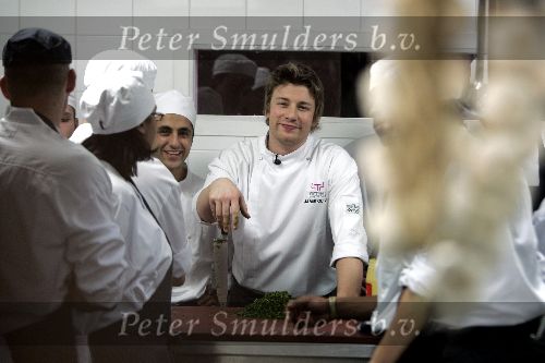 Amsterdam 14 december 2004
Opening restaurant Fifteen van Jamie Oliver in Amsterdam.
Jamie Oliver in de keuken