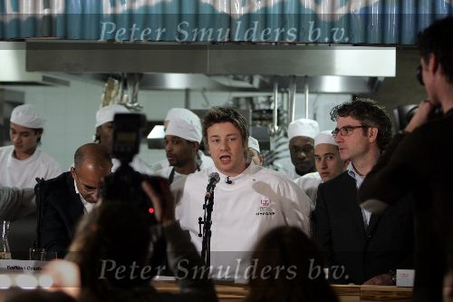 Amsterdam 14 december 2004
Opening restaurant Fifteen van Jamie Oliver in Amsterdam.
Jamie Oliver met de mede initiatiefnemers