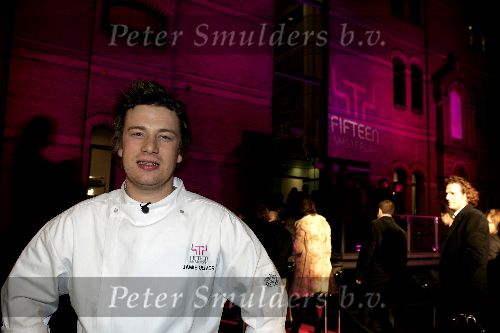 Amsterdam 14 december 2004
Opening restaurant Fifteen van Jamie Oliver in Amsterdam.
Jamie Oliver voor zijn restaurant