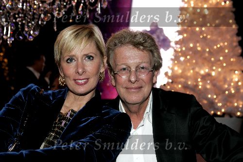 Amsterdam 9 december 2004
Miljonairs fair in de Rai Amsterdam.
Jan des Bouvrie en Monique des Bouvrie voor kerstboom