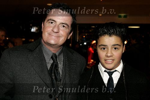 Den Bosch 19 december 2004
Premiere de Jantjes in de Parade
Johnny Kraaykamp jr met zoon