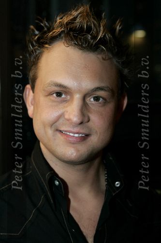 Hilversum 17 december 2004
Presentatie  van finalisten van het songfestival in hetTros gebouw. 
Johnny Rosenberg