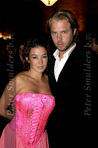 Amsterdam 13 december 2004
Premiere Floris in Tuschinski in Amsterdam.
Katja Schuurman met Thijs Romer