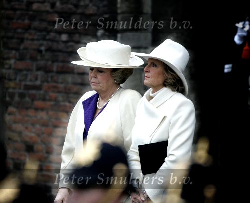 Delft 11 december 2004
Begrafenis Prins Bernhard in Delft.
Koningin Beatrix en Prinses Irene