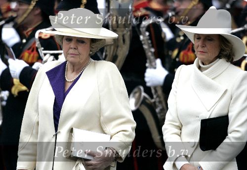 Delft 11 december 2004
Begrafenis Prins Bernhard in Delft.
Koningin Beatrix en Prinses Irene