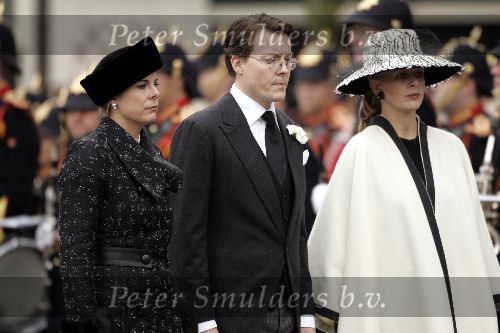 Delft 11 december 2004
Begrafenis Prins Bernhard in Delft.
Prins Constantijn prinses Laurentien en prinses Mabel Wisse Smit