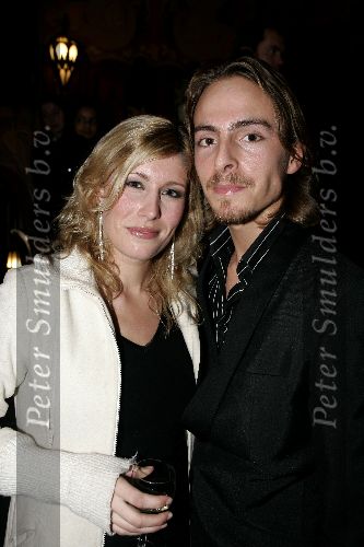 Amsterdam 13 december 2004
Premiere Floris in Tuschinski in Amsterdam.
Maud Idols met vriend
