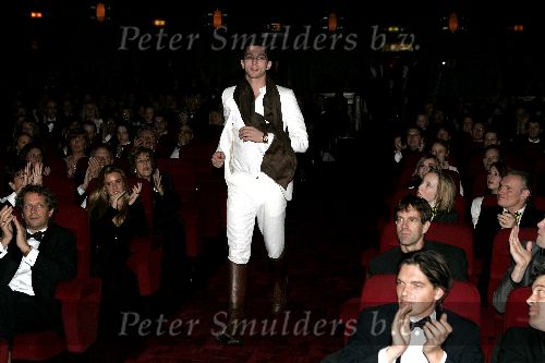 Amsterdam 13 december 2004
Premiere Floris in Tuschinski in Amsterdam.
Cast Floris oa    Michiel Huisman