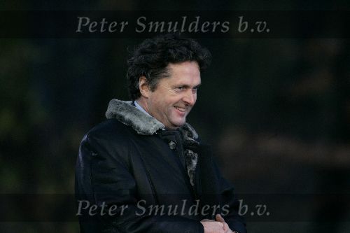 Soestdijk 5 december 2004
Prins Bernhard wordt vanaf  Paleis Soestdijk naar paleis Noordeinde gebracht. Verslaggever NOS Gerard.....
Peter Smulders bv