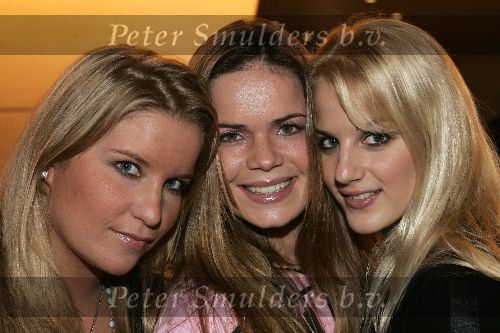 Hilversum 17 december 2004
Presentatie  van finalisten van het songfestival in hetTros gebouw. 
No Angels