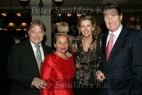 Kaatsheuvel 20 december 2004
Kerstborrel Princess in de efteling.
Peter Post met vriendin en Paul Fagel met vrouw