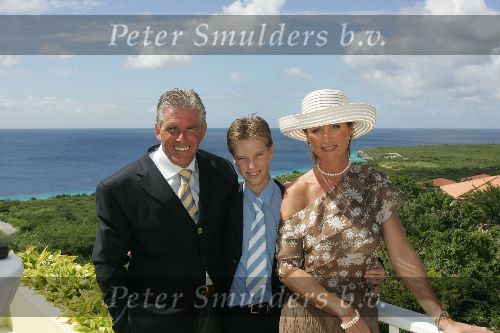 Curacao, 30 December 2004
Trouwfeest Edwin smulders, papa Peter Smulders met zijn vrouw Ingeborg smulders en jongste zoon Junior Smulders