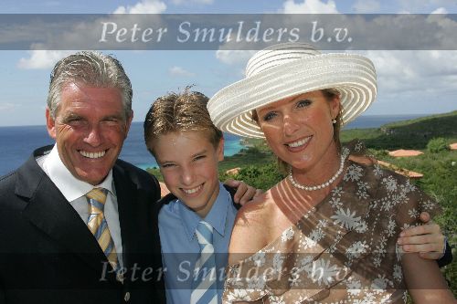 Curacao, 30 December 2004
Trouwfeest Edwin smulders, papa Peter Smulders met zijn vrouw Ingeborg smulders en jongste zoon Junior Smulders