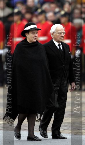 Delft 11 december 2004
Begrafenis Prins Bernhard in Delft.
Piet de Jong met dochter