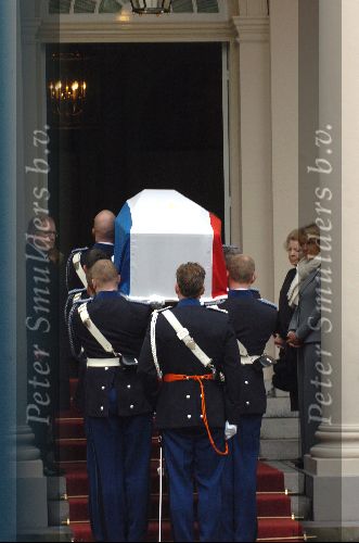 Den Haag 5 December 2004 Paleis Noordeinde 
Aankomst Prins Bernhard 
Pieter v vollenhoven, Koningin Beatrix en Prinses Margriet
Peter Smulders BV