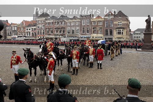Delft 11 december 2004
Begrafenis Prins Bernhard in Delft.
Kist Prins Bernhard met anjer