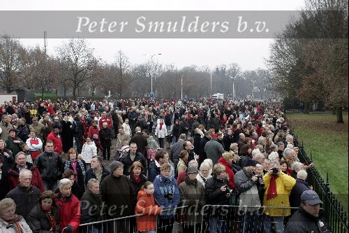 Soestdijk 5 december 2004
Prins Bernhard wordt vanaf  Paleis Soestdijk naar paleis Noordeinde gebracht.   publiek