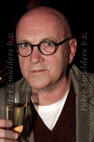 Den Bosch 19 december 2004
Premiere de Jantjes in de Parade
Serge Henri Valcke met champagne