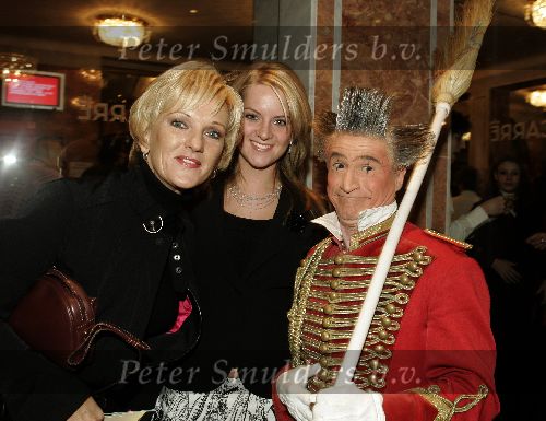 Amsterdam 21 december 2004
Premiere Kertciruc in Carre.
Tineke Schouten met dochter