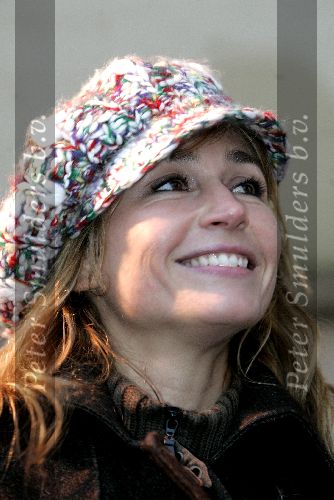 Weesp 4 december 2004
Wendy v Dijk met haar zoontje Sem bij brillenwinkel in Weesp. Wendy met een pet. 
Peter Smulders bv
