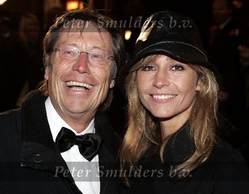 Amsterdam 13 december 2004
Premiere Floris in Tuschinski in Amsterdam.
Wendy v Dijk met hoedje en vader