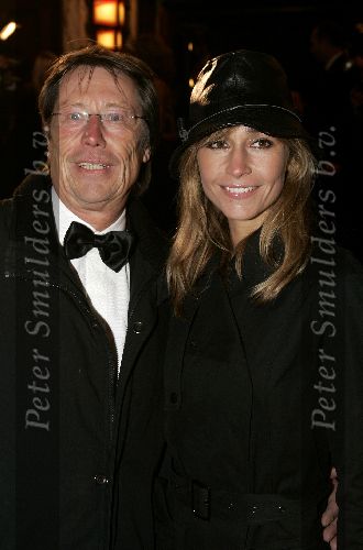 Amsterdam 13 december 2004
Premiere Floris in Tuschinski in Amsterdam.
Wendy v Dijk met hoedje en vader