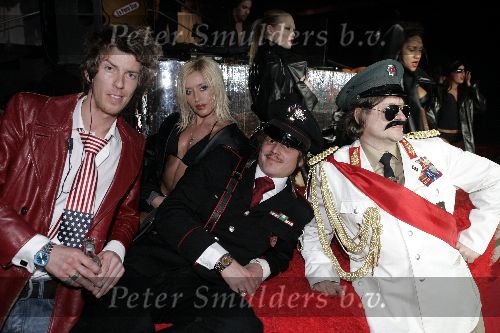 Amsterdam 4 december 2004
Ex porn star in marcanti Plaza.
de broertjes Gijs en Ruud en Robby Muntz