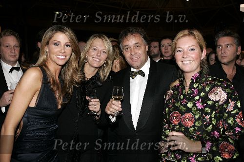 Amsterdam 8 december 2005
VIP avond miljonairs fair in Rai.
Phaedra Hoste Aad Ouborg, Dorien Ouborg en Karin v Kempen