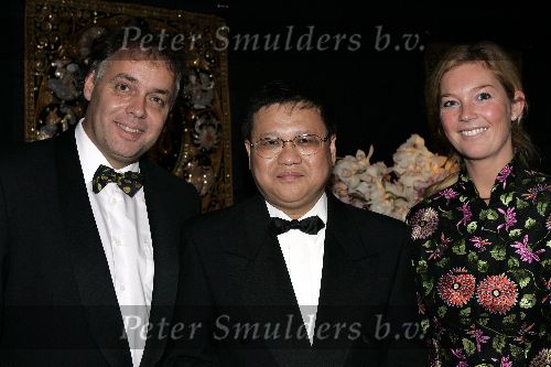 Amsterdam 8 december 2005
VIP avond miljonairs fair in Rai.
Aad  Ouborg met Ambassadeur Thailand