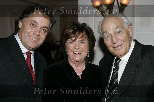Amsterdam 19 december 2005
Kerst borrel Princess in amstel hotel.
Aad Ouborg met Gerrit v d Valk en Toos v d Valk