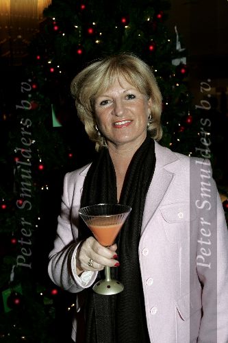 Amsterdam 12 december 2005
Anita Meier bij diner voor goed doel in kersentuin