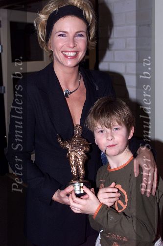 Nijkerk 1 januari 2001
Nieuwjaarsreceptie staatsloterijshow.
Anita Witzier met zoontje