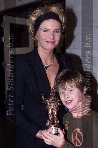 Nijkerk 1 januari 2001
Nieuwjaarsreceptie staatsloterijshow.
Anita Witzier met zoontje