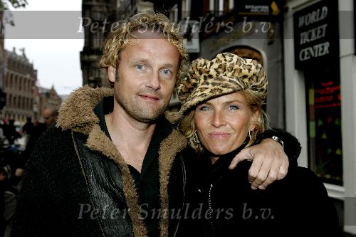 Amsterdam 3 oktober 2004
Presentatie sieradenlijn van Maik de Boer.
Anita Witzier met pet en vriend