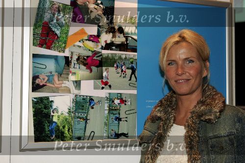 Amsterdam 5  juni 2004
Presentatie boek rode kruis en canon.
Anita Witzier